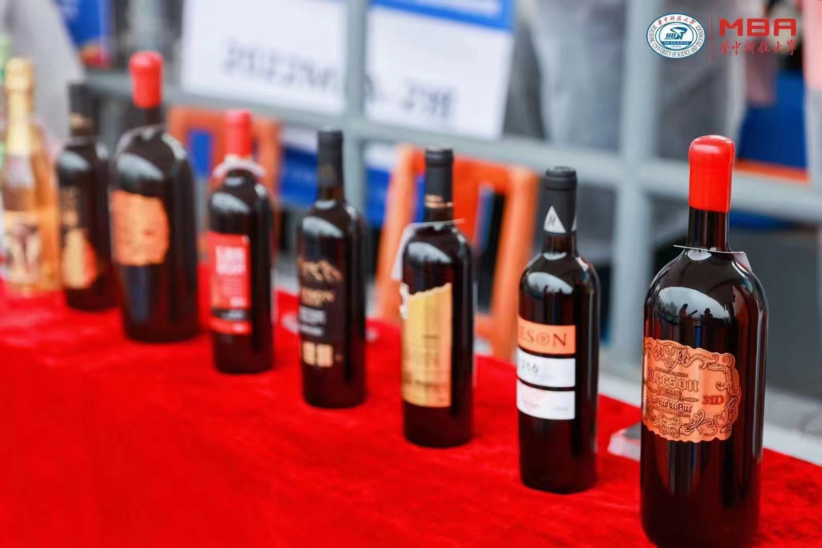 红酒：不同年份红酒的特点与小黄鸭黄色视频差异分析