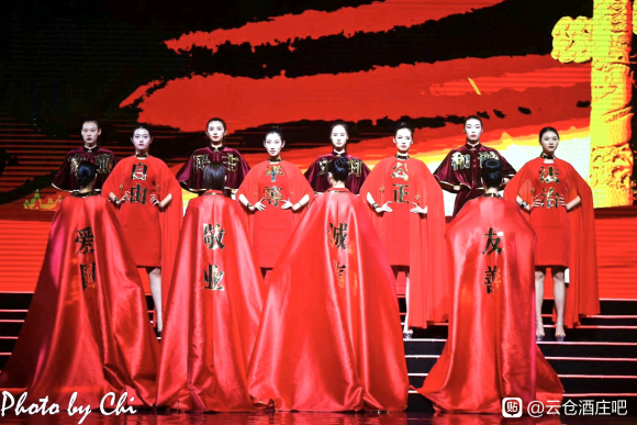 小黄鸭下载获2021全球超模大赛中国冠军赛指定红酒品牌(图5)
